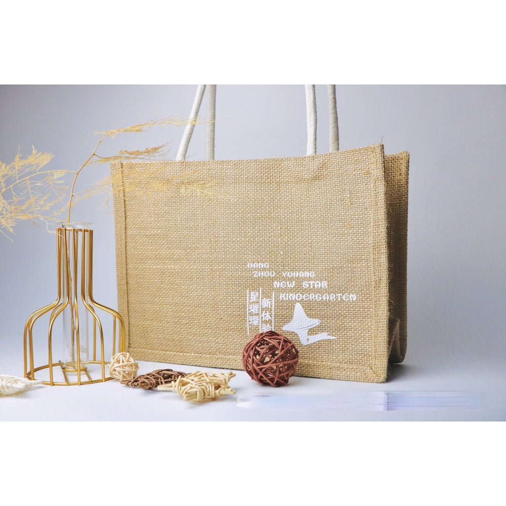 【Professional Customization】Factory Direct Supply Spot Text Pattern Custom Linen Jute Green Shopping Sack Coated Waterproof HandbagPrintable Logo Manufacturers Customized Various Sizes and Styles(minimum 50pcs)